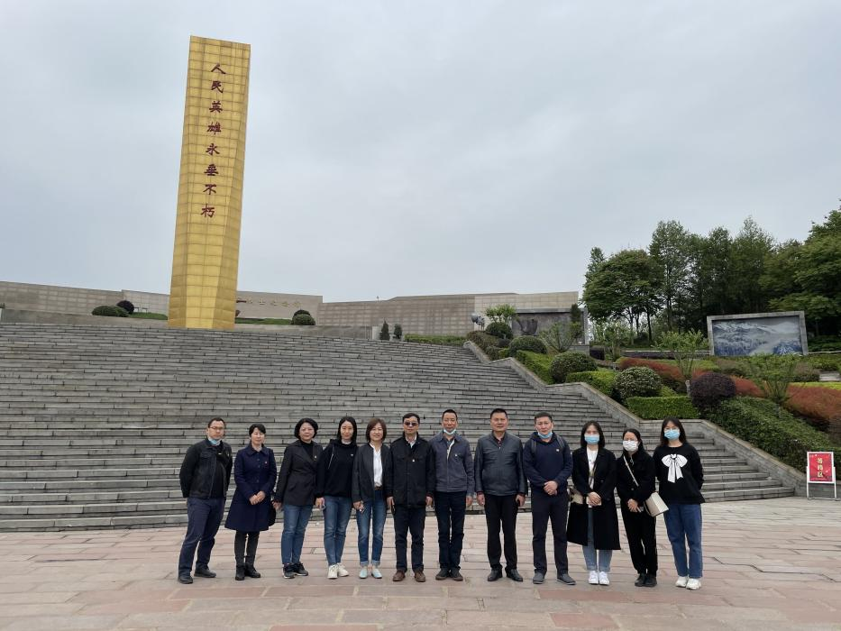 緬懷革命先烈，傳承革命精神——公司支部聯(lián)合院辦公室黨辦支部開(kāi)展“清明祭英烈”活動(dòng)